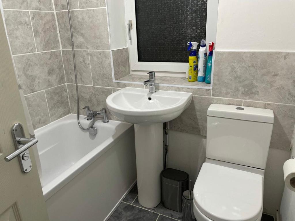 Potters Lodge, Oldham, Manchester By Edl Ventures Ltd *