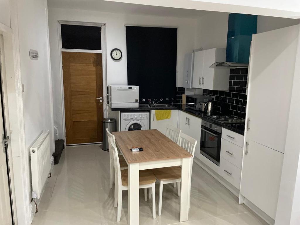 Potters Lodge, Oldham, Manchester By Edl Ventures Ltd Holiday home