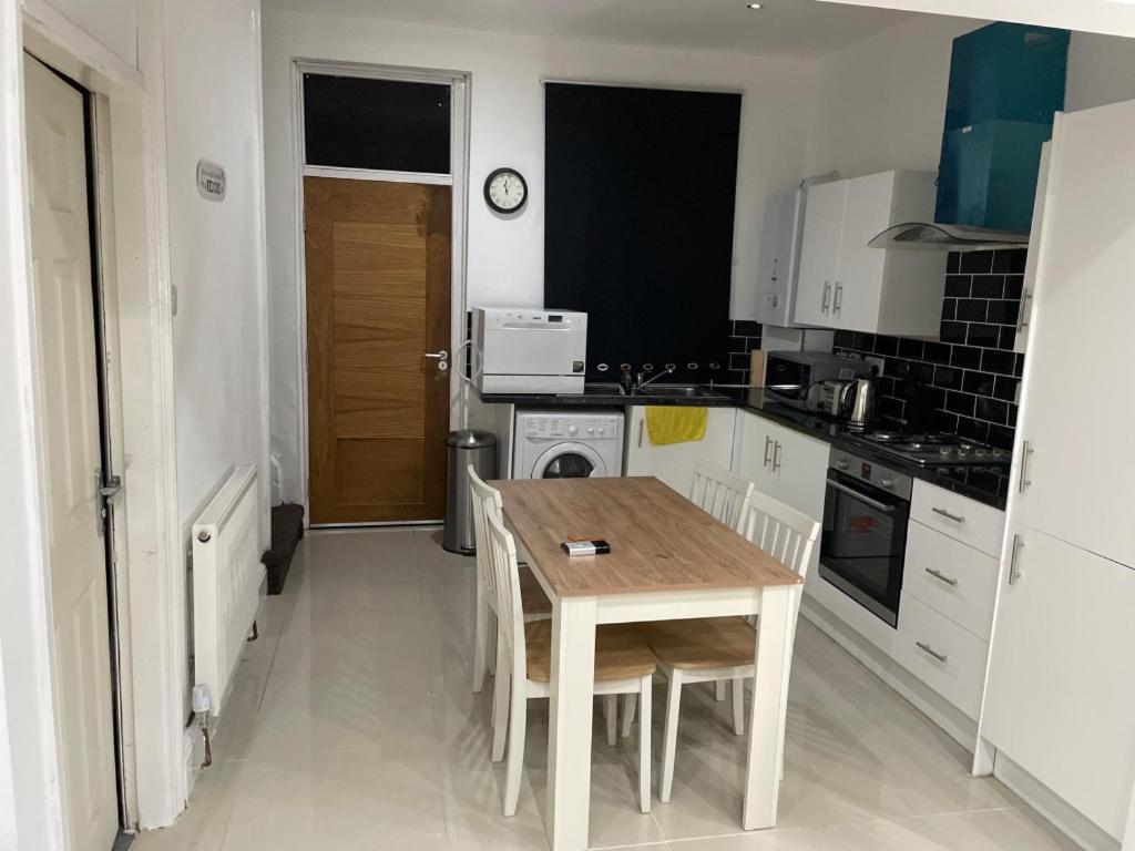 Potters Lodge, Oldham, Manchester By Edl Ventures Ltd Holiday home
